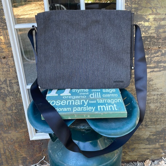 Incase Handbags - Incase Computer/Laptop Bag.